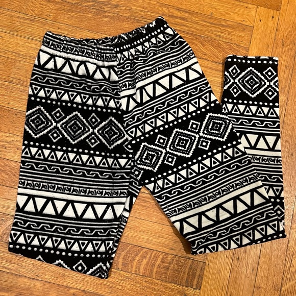 Black and White Super Soft Leggings - Picture 2 of 4